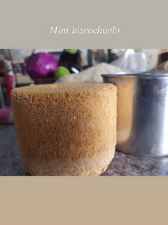 Una foto de Mini bizcochuelo para torta individual