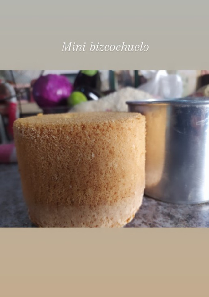 Una foto de Mini bizcochuelo para torta individual