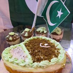 A picture of Azadi Heart Cake💚.