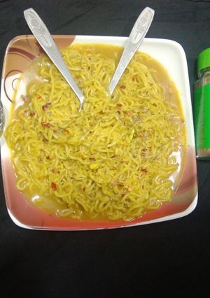 A picture of Chillly garlic maggi.
