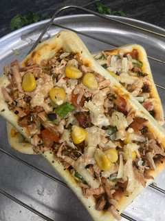 कॉर्न-चीज़ वॉफ़ल पिज़्ज़ा (corn cheese waffle pizza recipe in Hindi) रेसिपी मुख्य फोटो