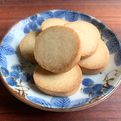 A picture of Condensed Milk Biscuits.