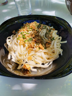 Una foto de Fideos con pesto