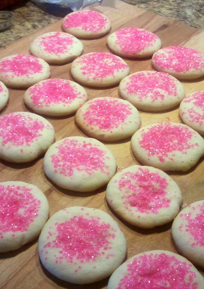 A picture of basic sugar cookies.