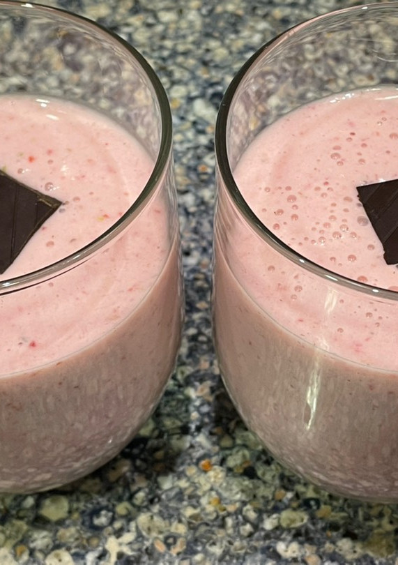 Una foto de Batido de fresas con nueces