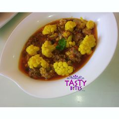 A picture of Cauliflower mince meat sauce.