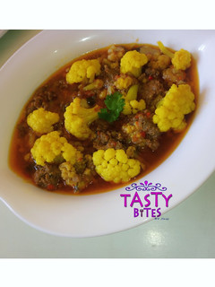 A picture of Cauliflower mince meat sauce.