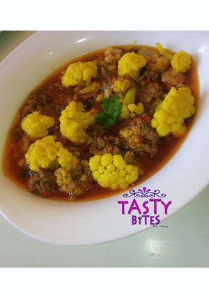 A picture of Cauliflower mince meat sauce.