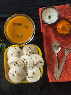 ઇડલી સાંભાર 🤤 (idli sambhar recipe in Gujarati) રેસીપી મુખ્ય ફોટો
