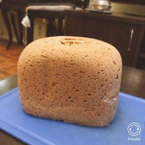 Pan proteico con harina integral y maíz en máquina de pan