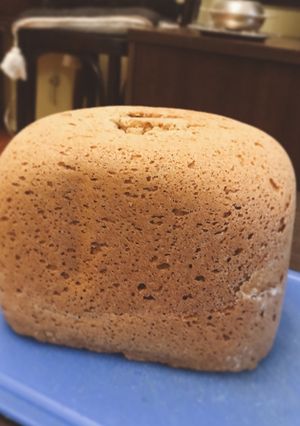 Una foto de Pan proteico con harina integral y maíz en máquina de pan