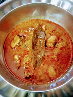 அரைச்சு வச்ச நாட்டுக்கோழி குழம்பு (Naatu kozhi kulambu recipe in tamil) செய்முறை முக்கிய புகைப்படம்