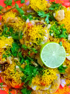 चटपटी सेव पूरी चाट (Chatpati sev puri chat recipe in Hindi) रेसिपी मुख्य फोटो