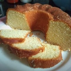 A picture of Lemon Butter Cake.