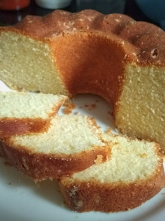 A picture of Lemon Butter Cake.