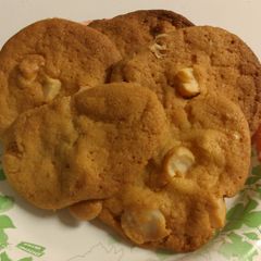 A picture of White Chocolate Macadamia Nut Cookies.