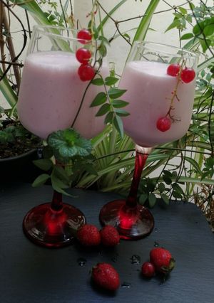 Une photo de Milkshake groseilles fraises orange