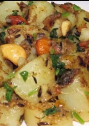 नवरात्रि के फलाहारी आलू (navratri ke falahari aloo recipe in Hindi) रेसिपी मुख्य फोटो