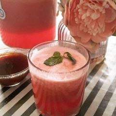A picture of Refreshing Strawberry drink.