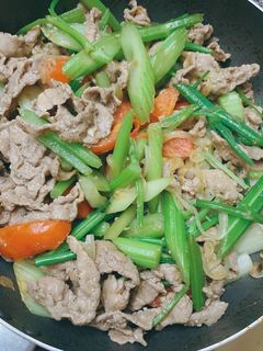 Hình của món Thịt bò xào cần tây.