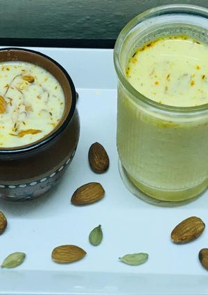 બદામ મિલ્ક શેક (Badam Milk Shake Recipe In Gujarati) રેસીપી મુખ્ય ફોટો