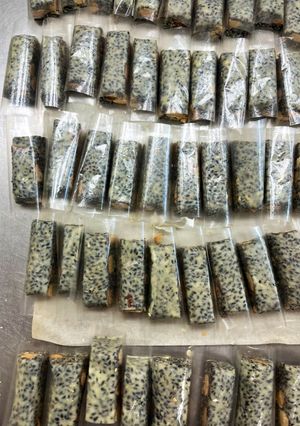 黑芝麻杏仁牛軋糖￼ 的食譜成品照片