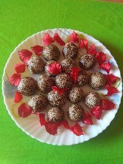 अलसी के लड्डू (Alsi ke ladoo recipe in hindi) रेसिपी मुख्य फोटो