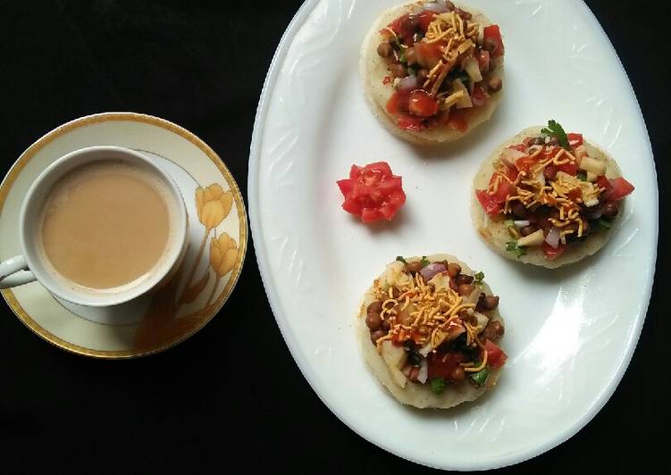 Crispy bread chaat with tea