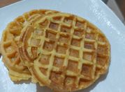 Una foto de waffle salado