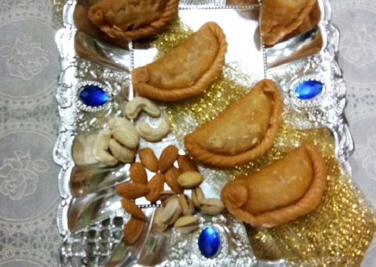 Dryfruits Mava Gujiya