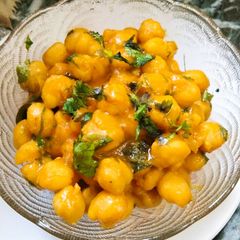 A picture of Chana masala.