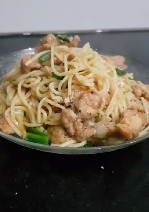 A picture of Chicken chow mein.