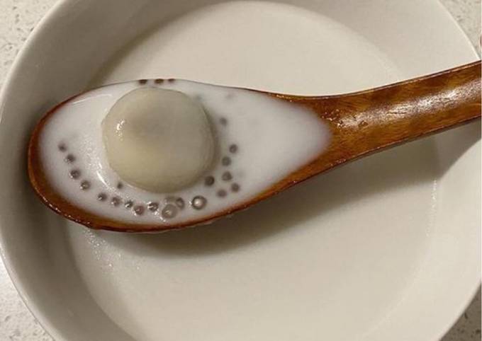 Easiest Way to Make Award-winning Glutinous rice balls with sago in coconut milk dessert