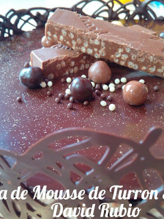 Una foto de Tarta de mousse de turrón Suchard