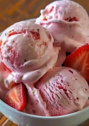 A picture of Strawberry Sensation Ice Cream 🍓🍦.