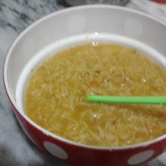 A picture of Sour soupy noodles.