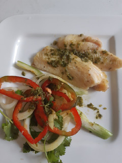 Una foto de Sashimi de tilapia