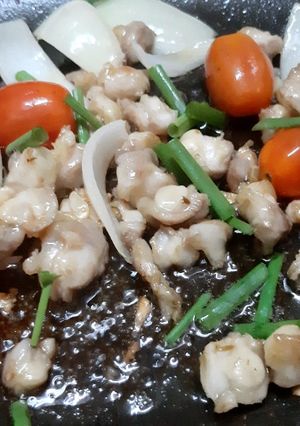 Hình của món Sụn gà xào bơ tỏi.