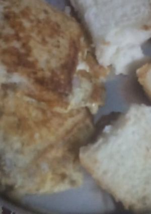 A picture of Bread egg omlette.