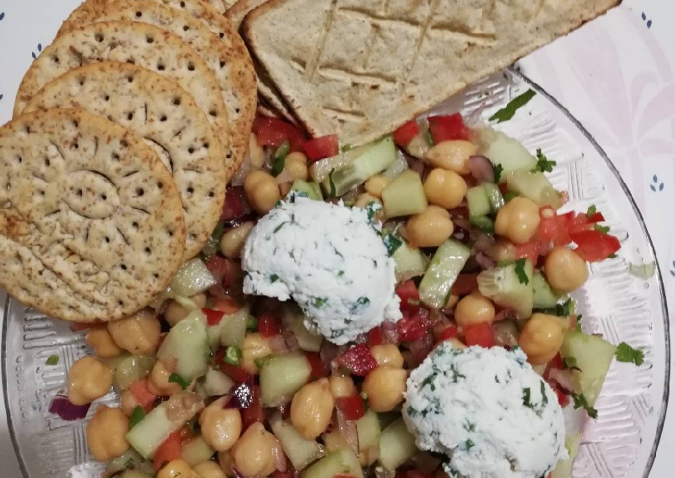 Ensalada de garbanzo y pepino