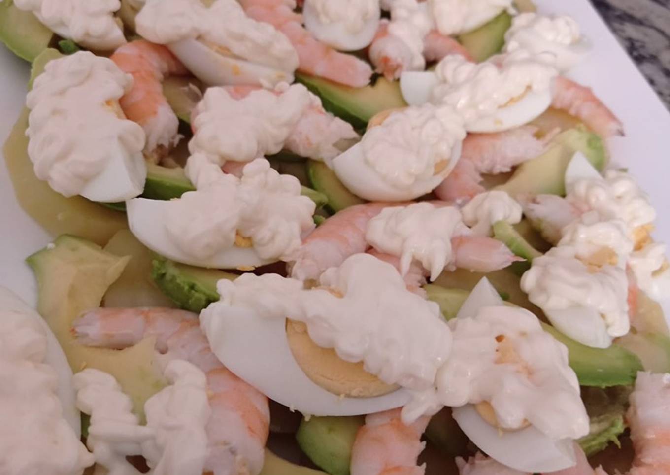 Ensalada de patatas, aguacate y langostinos 🥑🦐