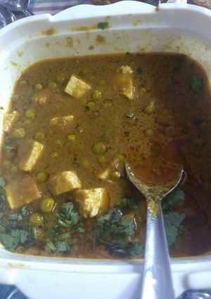 A picture of Matar paneer.