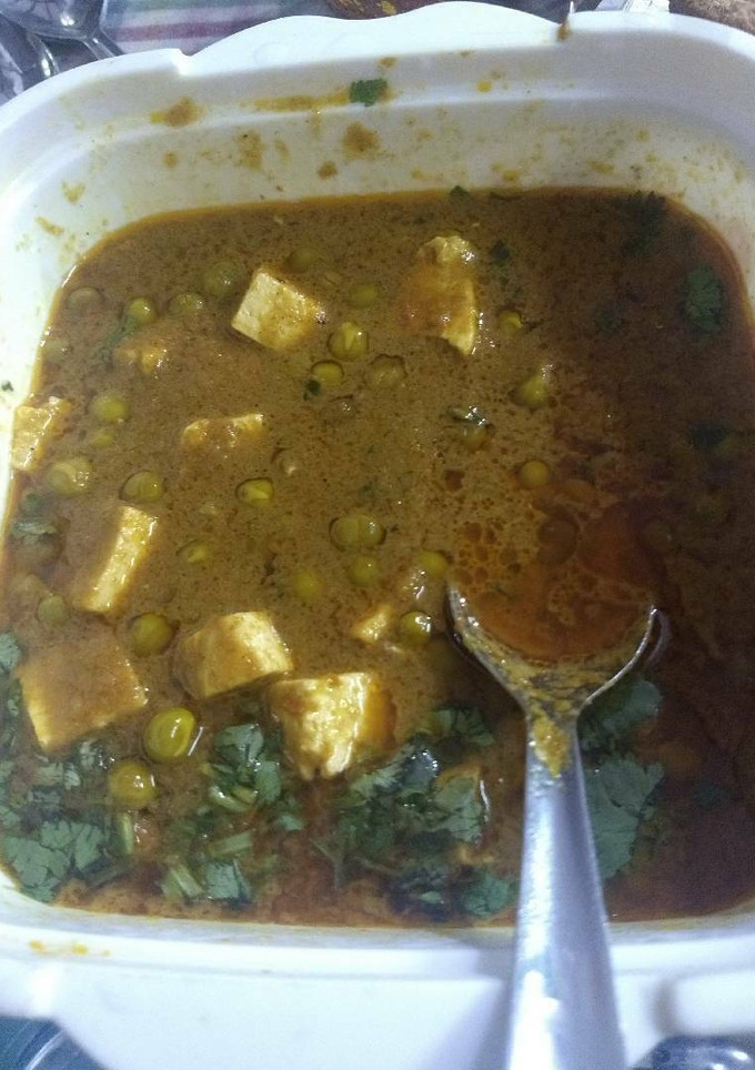 A picture of Matar paneer.