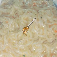 A picture of Knorr chicken noodles.