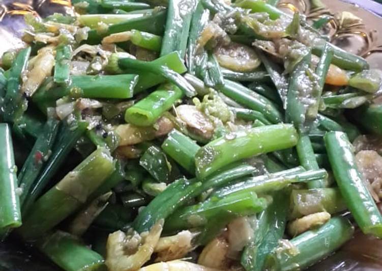 Resep masakan 42. Tumis bunga bawang campur ebi | Cara Buat 42. Tumis bunga bawang campur ebi Yang Enak dan Simpel