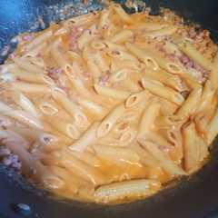Una foto de Macarrones con hamburguesas picadas