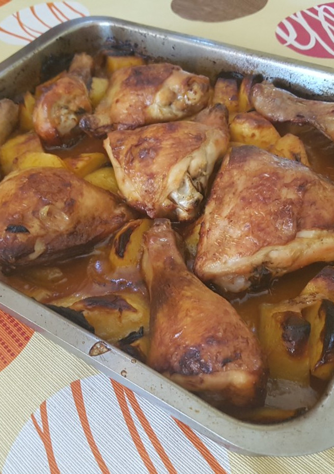 Una foto de Pollo al horno con patatas a la cerveza