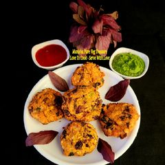 A picture of Lal Saag Mix Dal Vada.