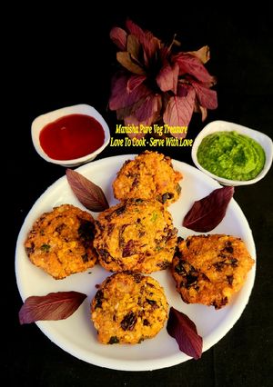 A picture of Lal Saag Mix Dal Vada.