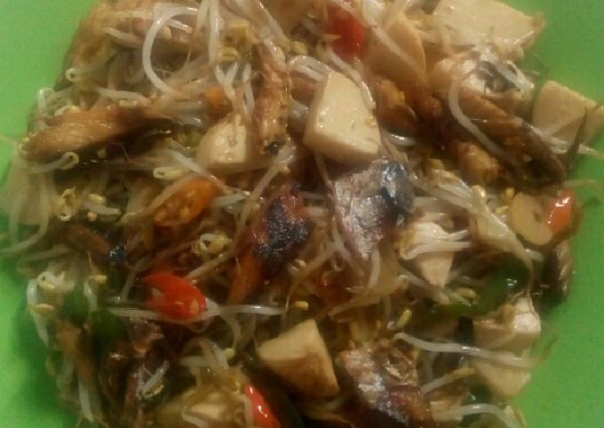 Resep Tumis tauge putih telur n ikan cuek pedas.. yang Menggugah Selera